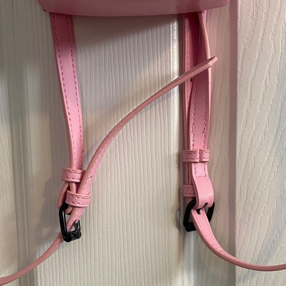 🌼 NWOT Pink Coffin-Shaped Backpack - "Never Trust The Living" Black Craft Brand - Picture 3 of 10